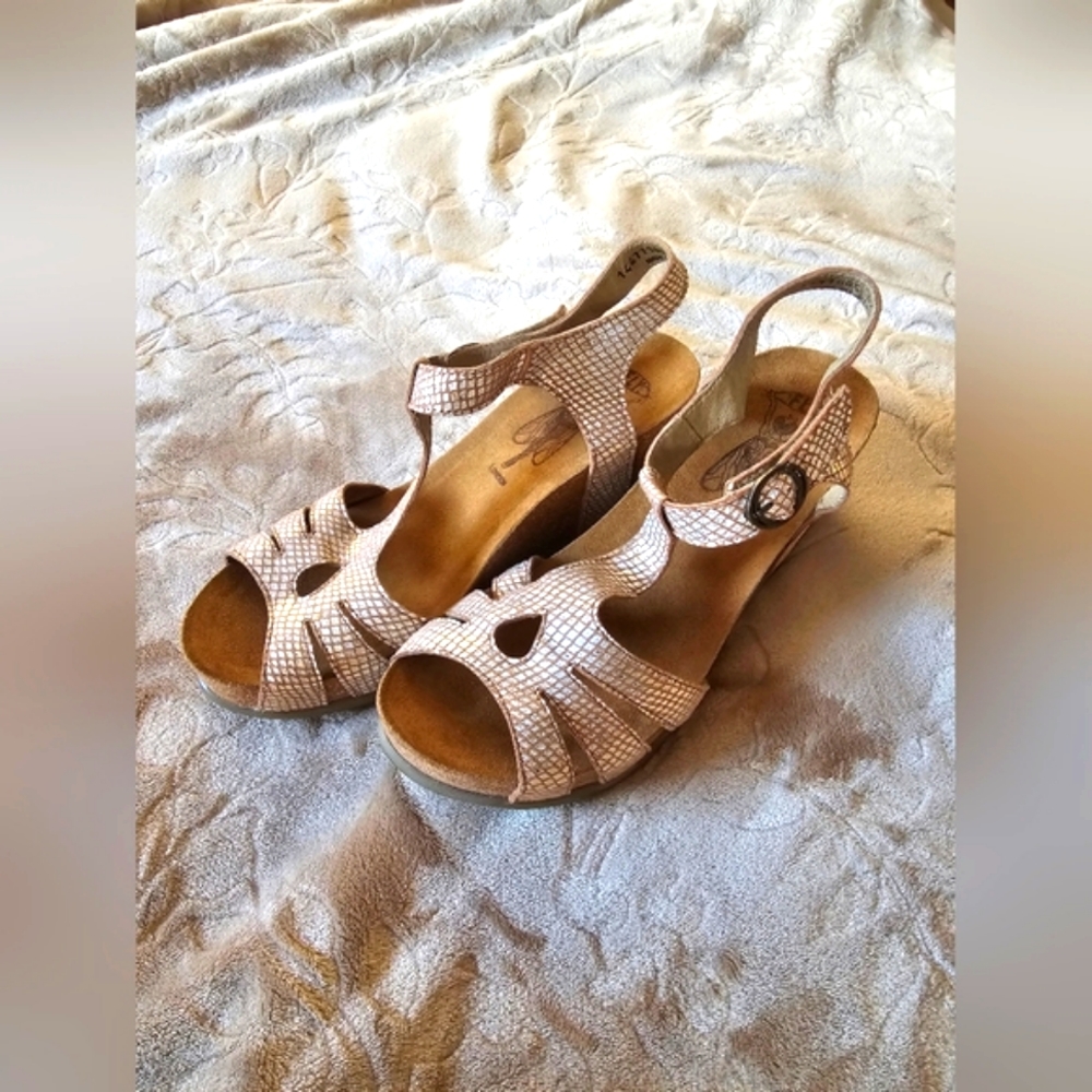 Fly London Rose Gold Wedges (41)
